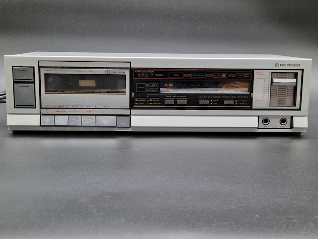 Pioneer - CT-770 with Dolby B/C NR Audio-cassette deck
