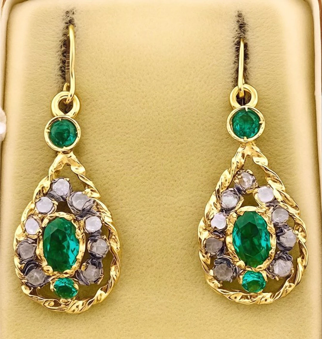 No reserve price - Earrings - 9 kt. Yellow gold, Silver Emerald - Diamond