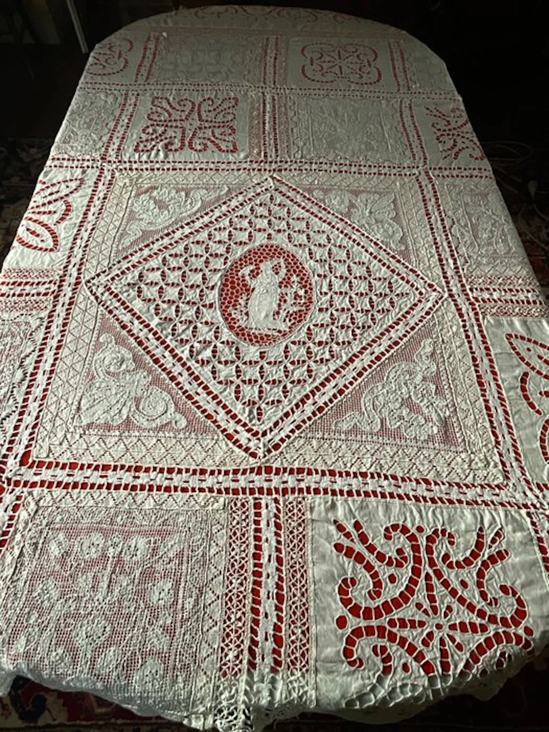 Mid to Late XIXth C. Richelieu table- or bed cover. - Textile - 2.25 m - 2.25 m