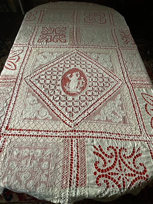 Mid to Late XIXth C. Richelieu table- or bed cover. - Textile - 2.25 m - 2.25 m