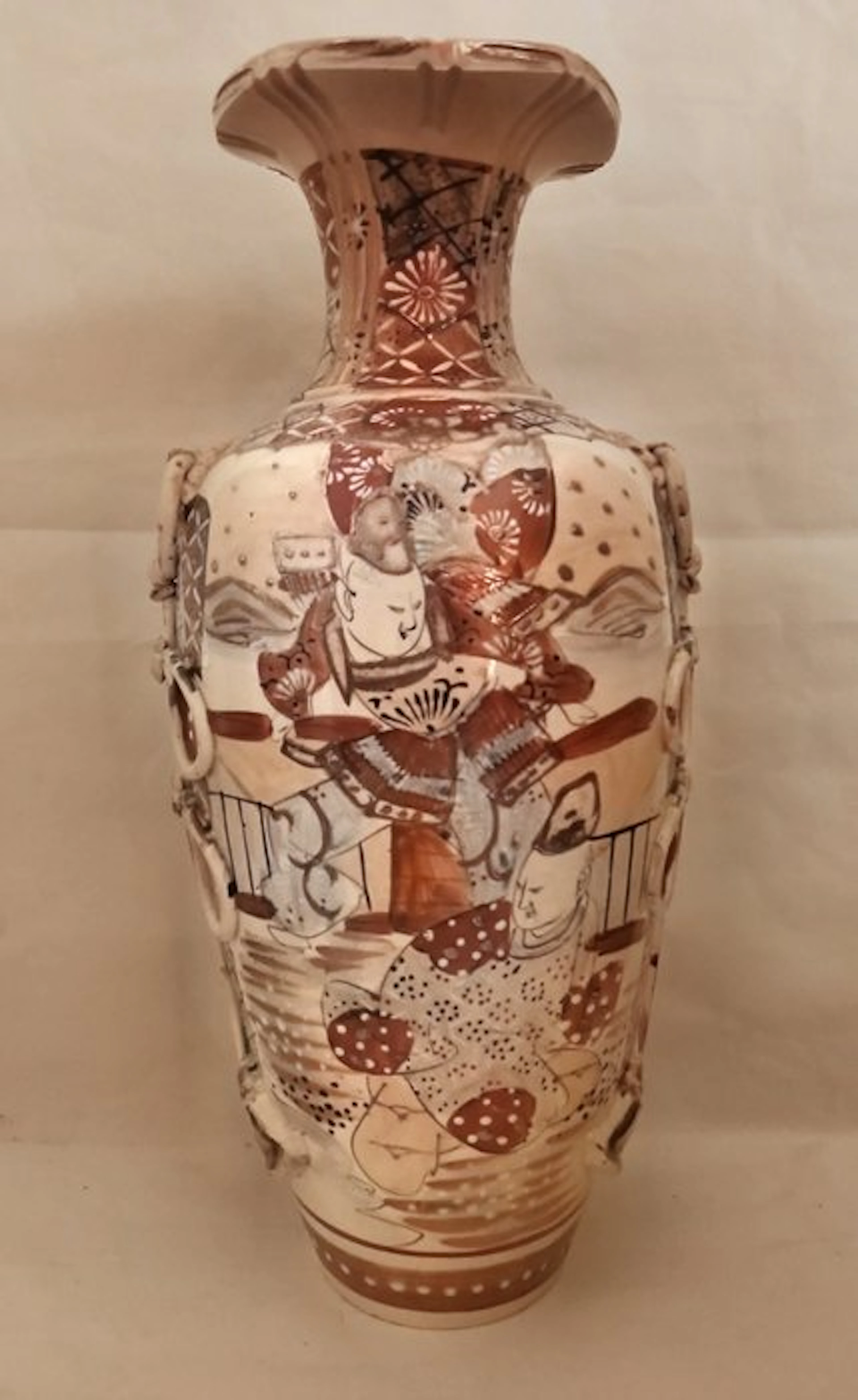 Signed Satsuma vase - Earthenware - Japan - Meiji period (1868-1912)