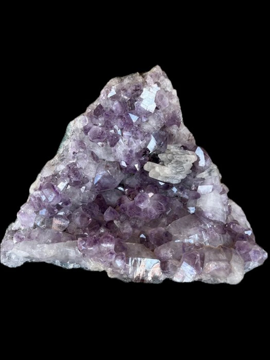 Amethyst broad-based pyramidal shape - Height: 17 cm...