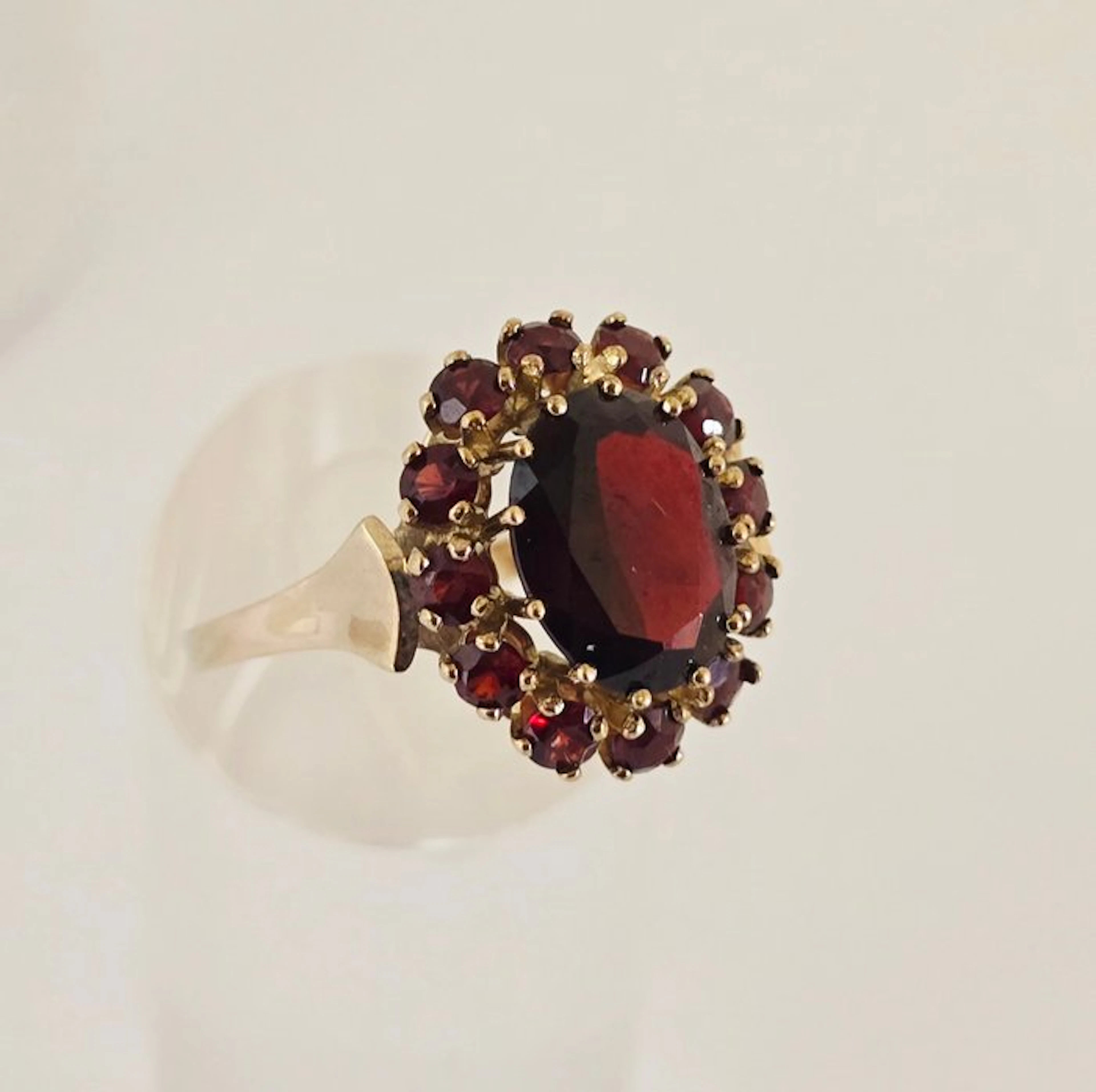 No reserve price - Cocktail ring - 8 kt. Yellow gold - Garnets