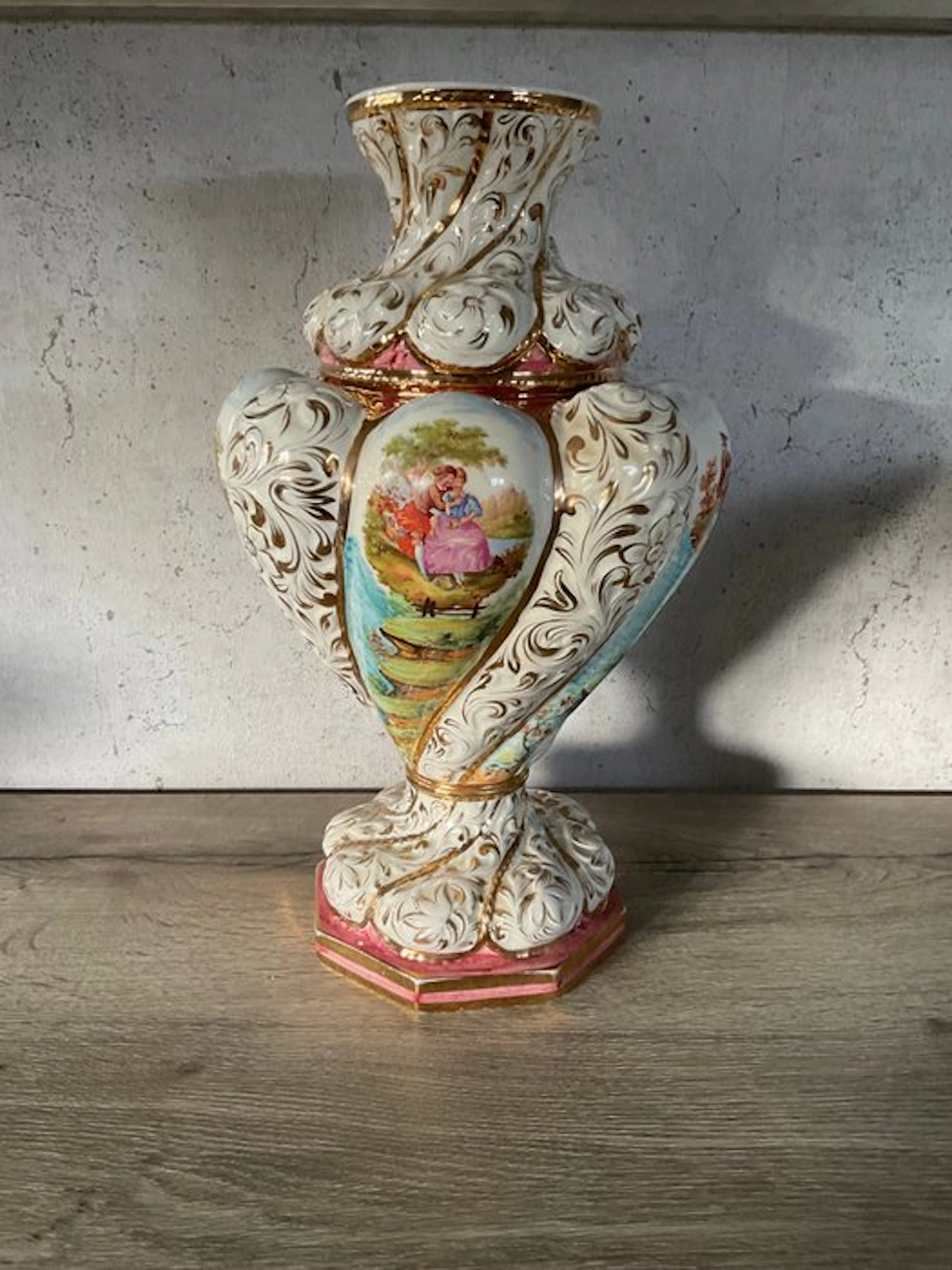 T.G. Italy (1950-1960) - Vase - Capodimonte style - Italian ceramics