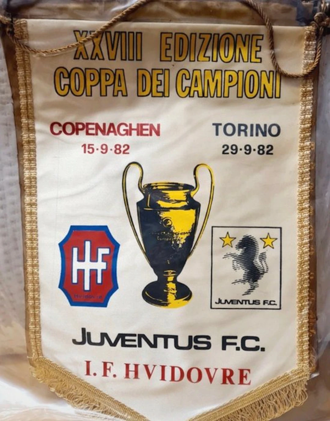 Juventus F.C. - Coppa dei Campioni - 1982 - Flag / pennant