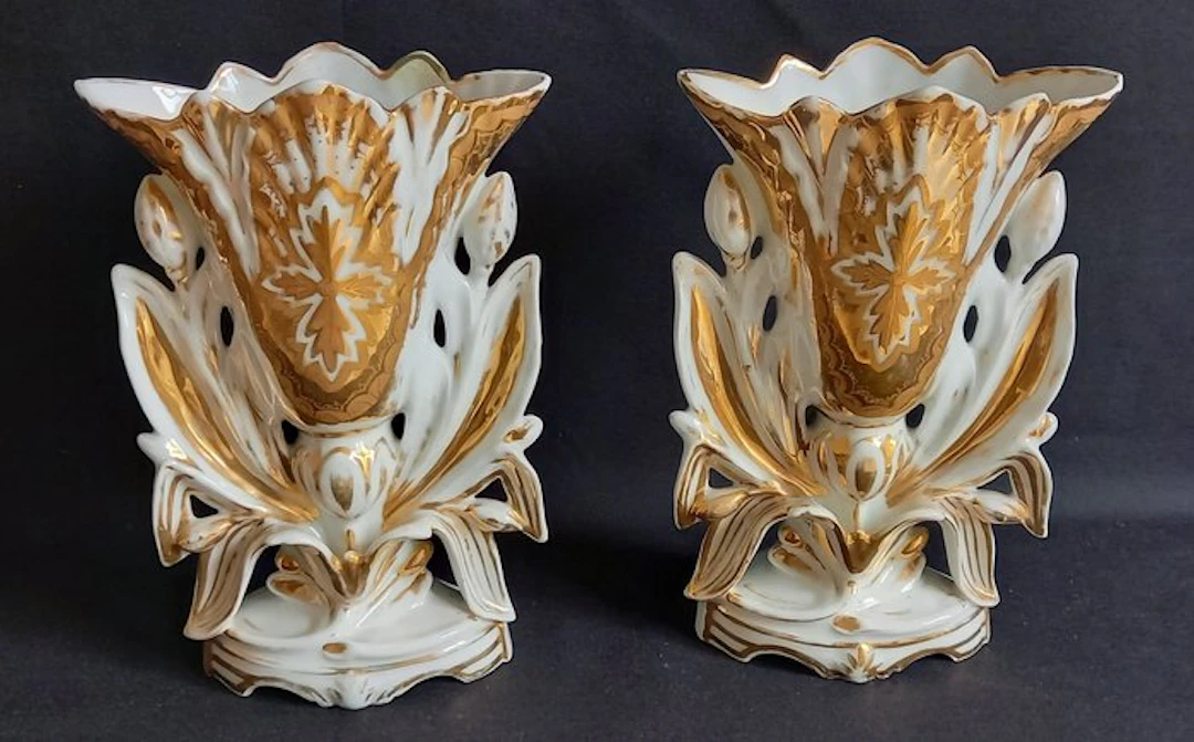 Atr. Faber en Windisch - Vase (2) - Porcelain - Old Brussels vases