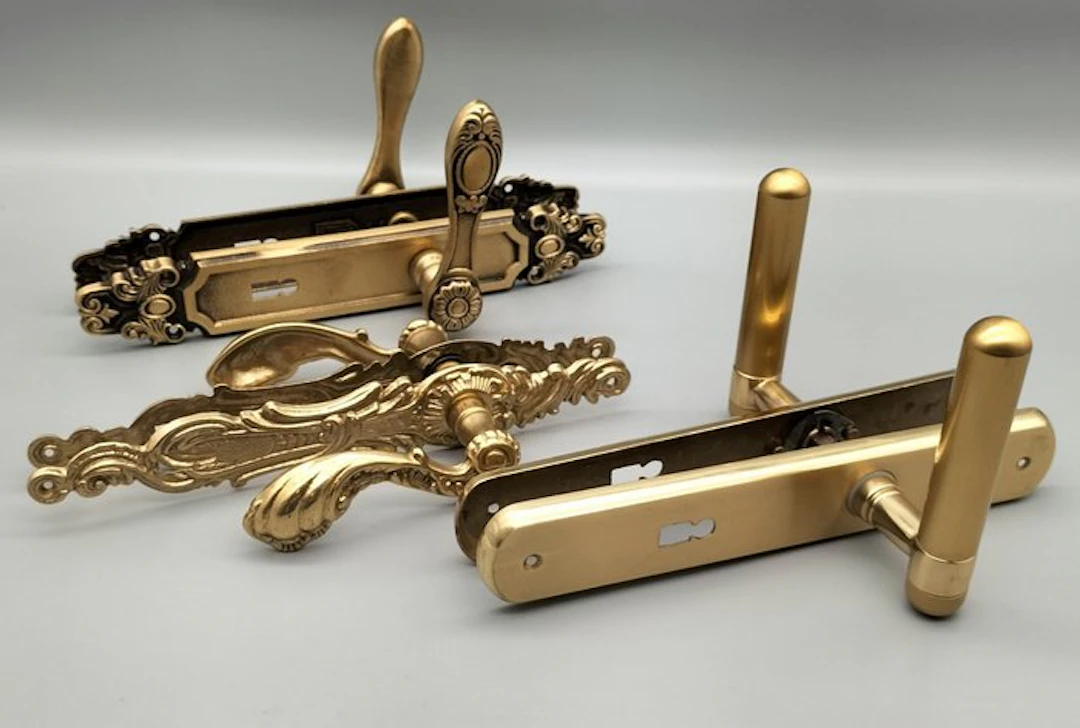 Door hardware (3) - R