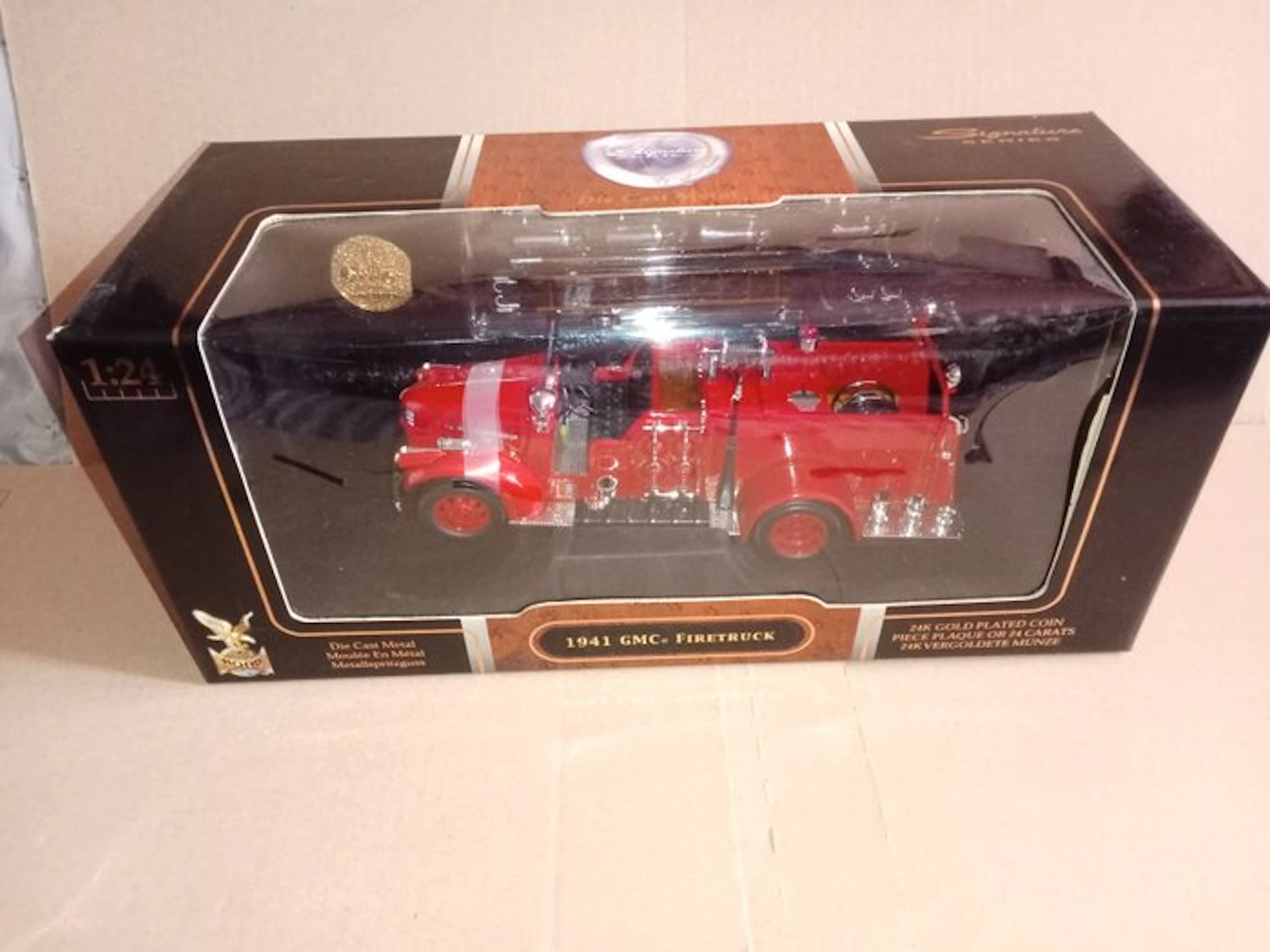 Yat Ming 1:24 - Model car - 1941 GMC Firetruck