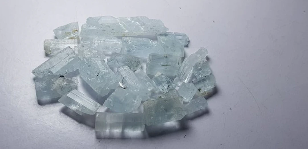 Natural echted rough Aquamarine Crystals- 105 g - (40)