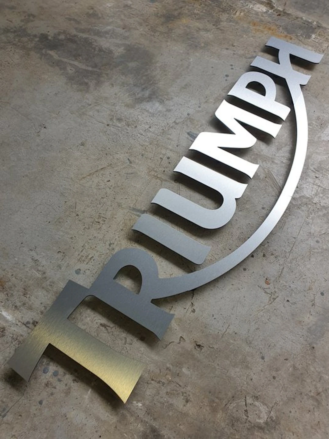 Sign Pro - Triumph - Logo mural qualité professionnelle - aluminium* - XL Size