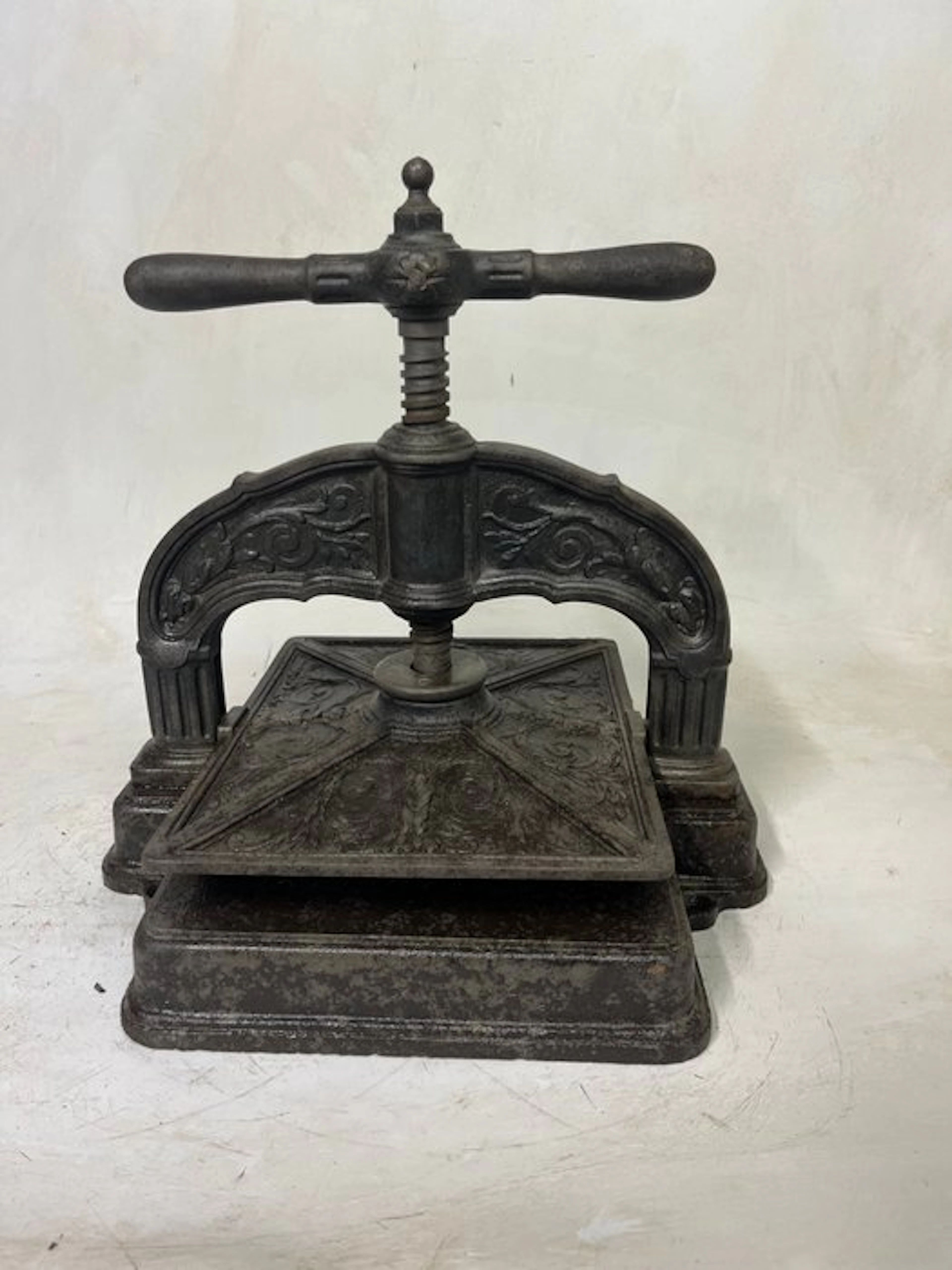 Press Industrial design - Old book press - Book Press