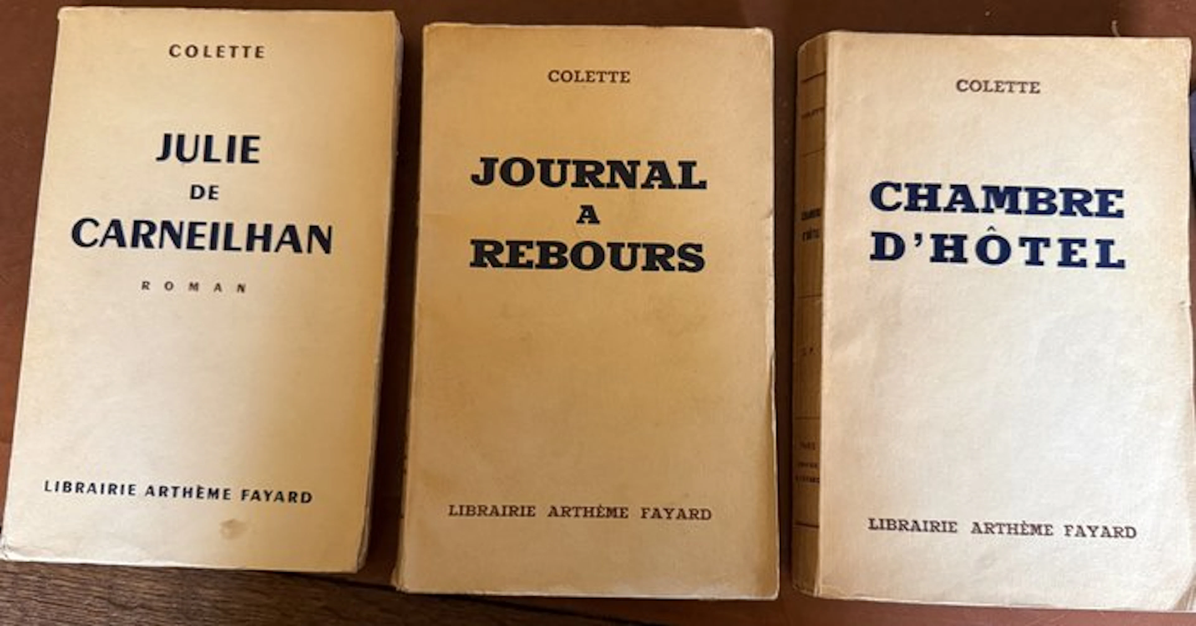 Signé ; Colette [3 envois autographes signés] - Journal à...