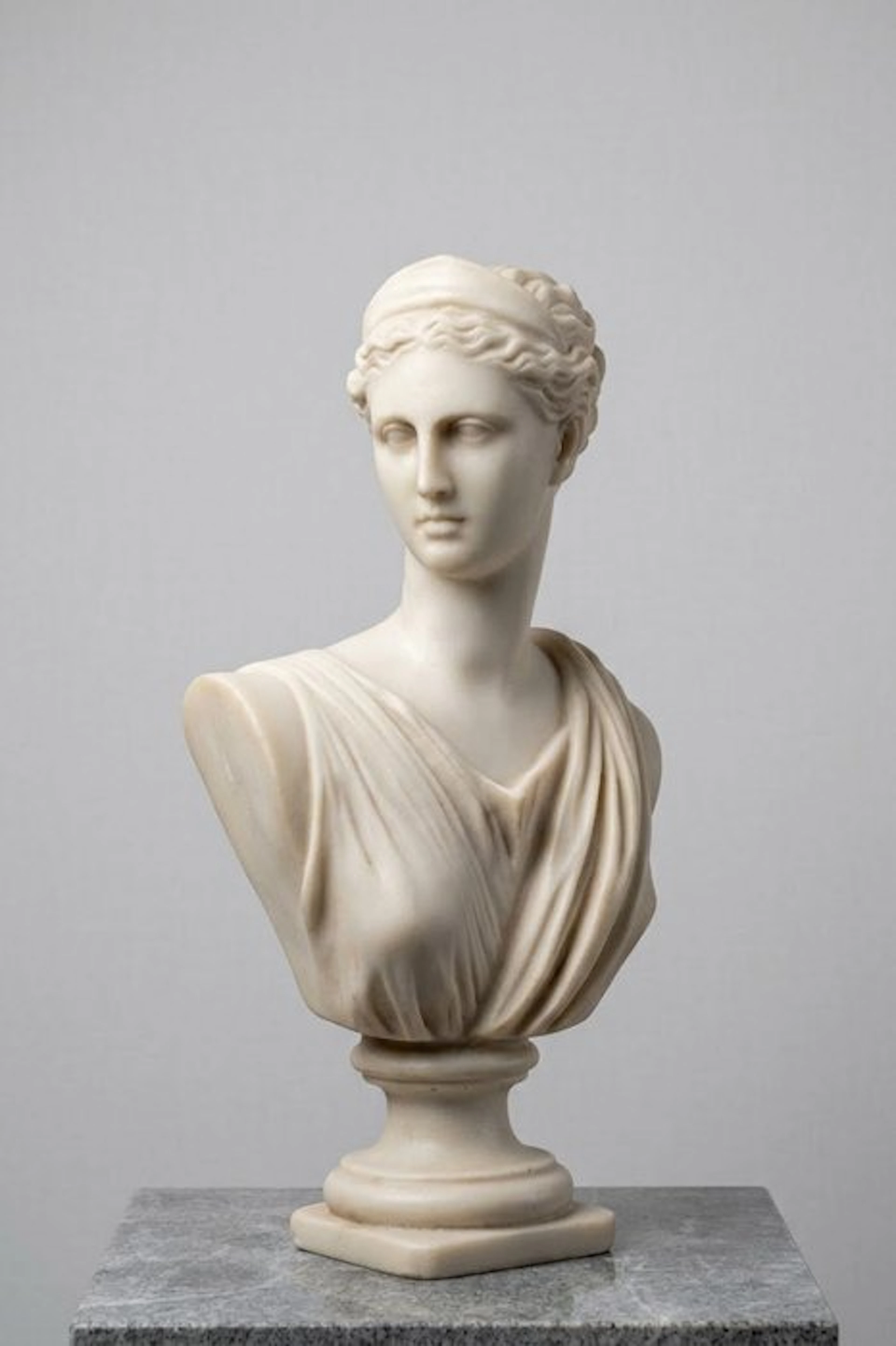 Figure - Busto di Diana - Reconstructed Carrara marble