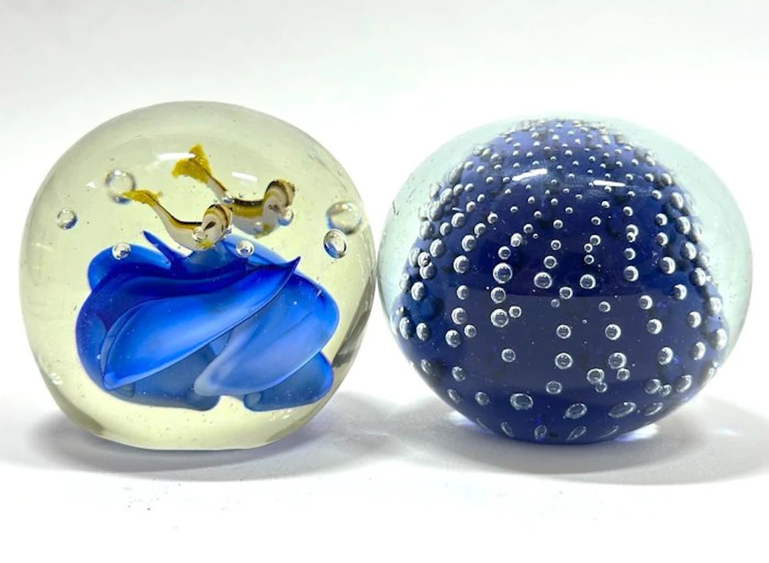 Collezione di 2 Pregiati Fermacarte in Vetro di Murano –...