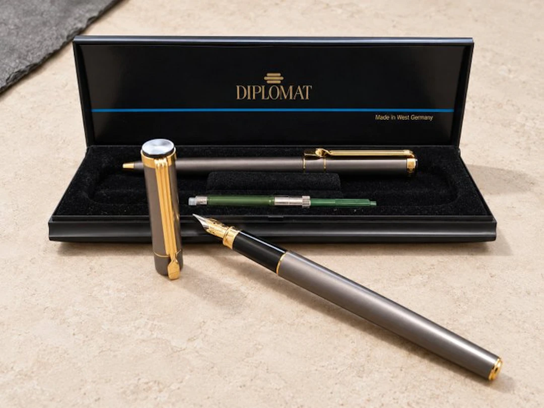 Diplomat - Embassy (parure) - No reserve price - Pen set