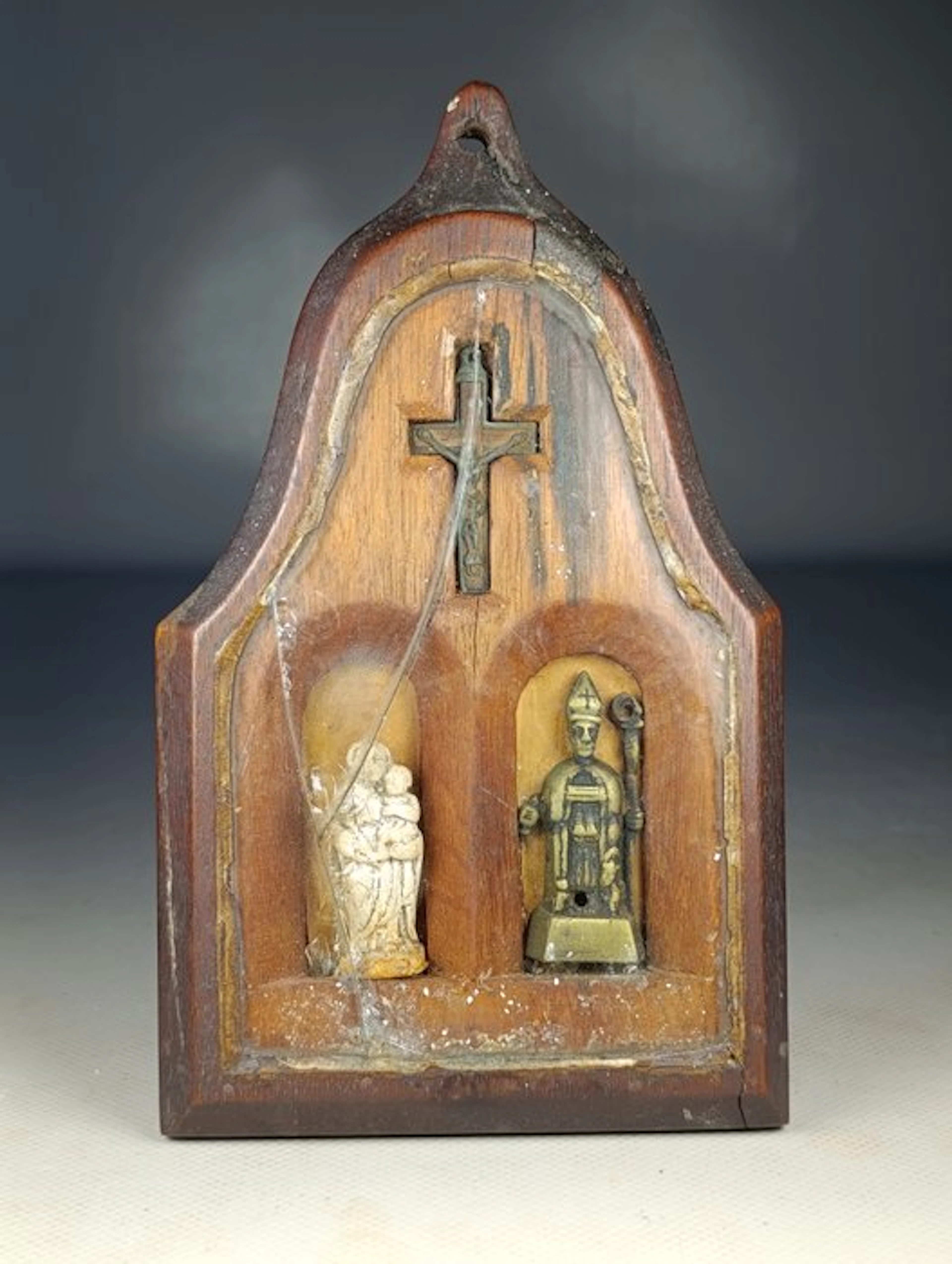 Reliquary - Moulded and carved wood