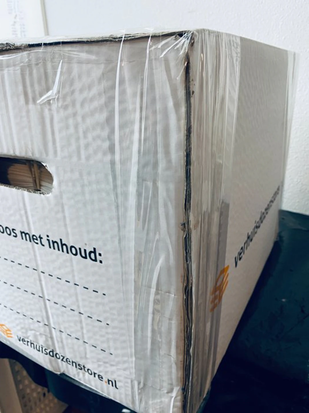 Netherlands and overseas - Box of Netherlands varieties...