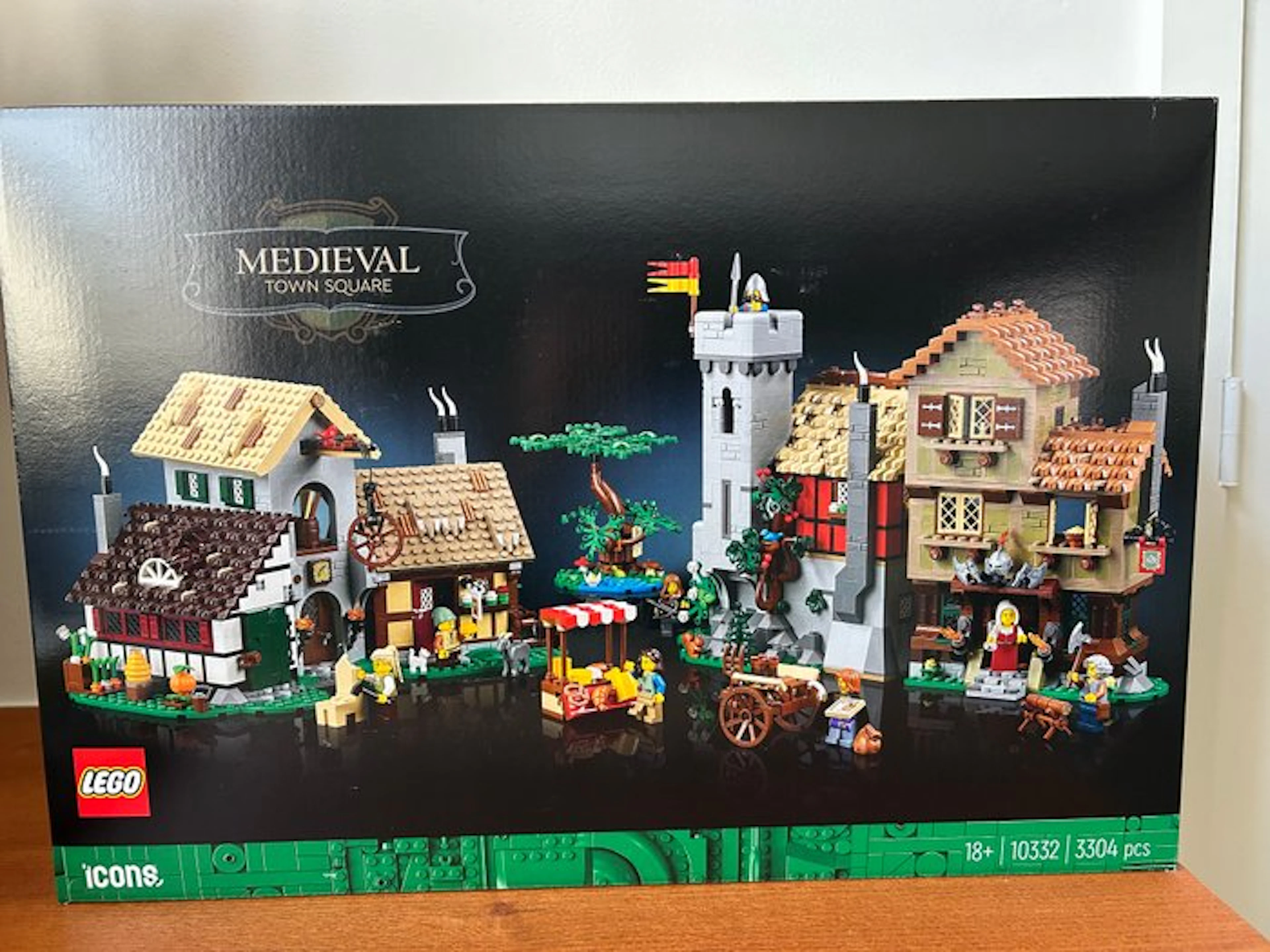 LEGO Set - 10332 - Icons - Medieval Town Square