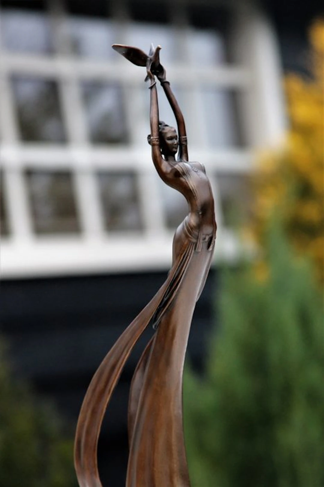 Statue, release the bird - 39 cm - bronze marble