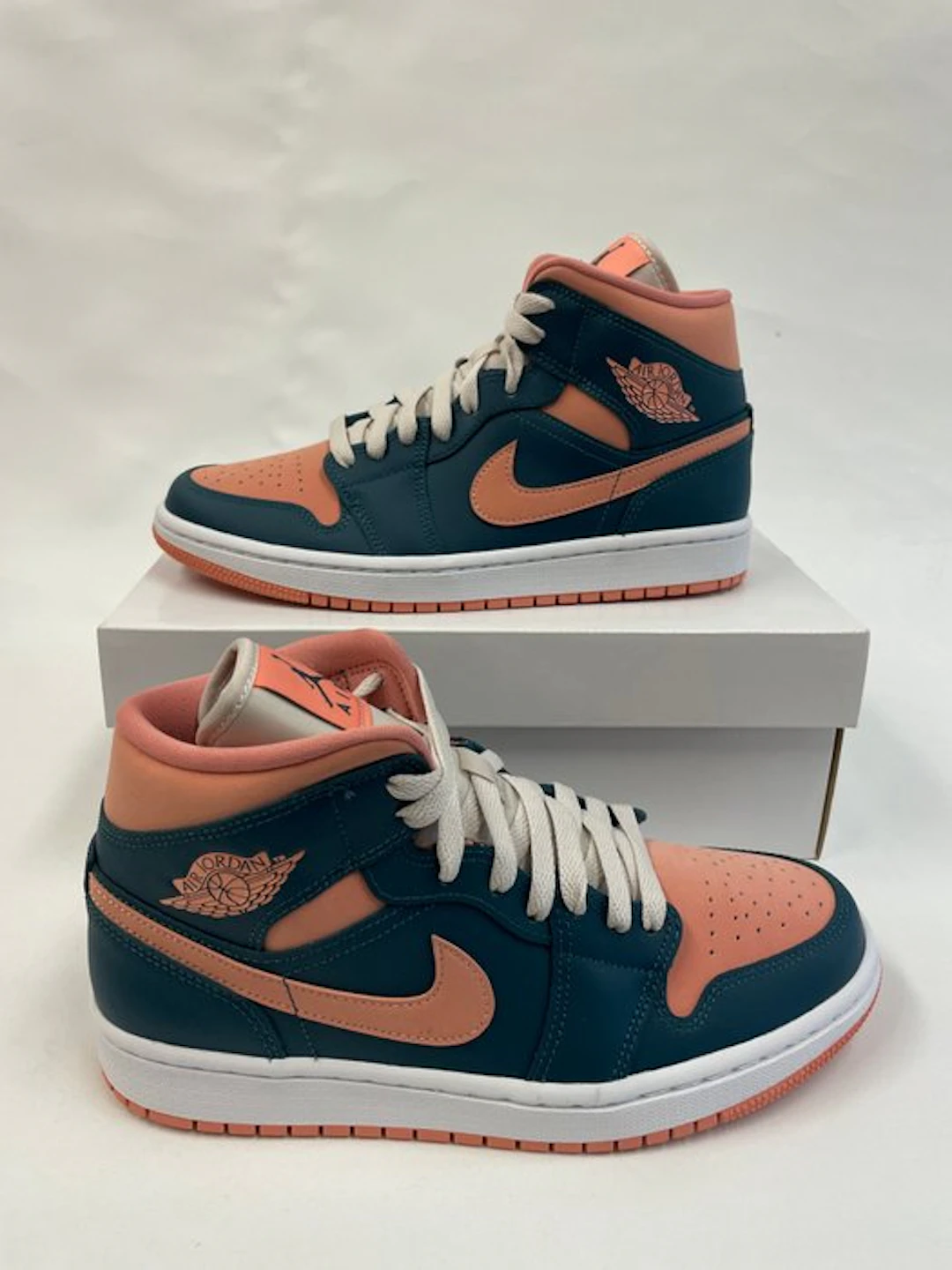Nike - Air Jordan 1 Mid - Sneakers - Size: EU 39