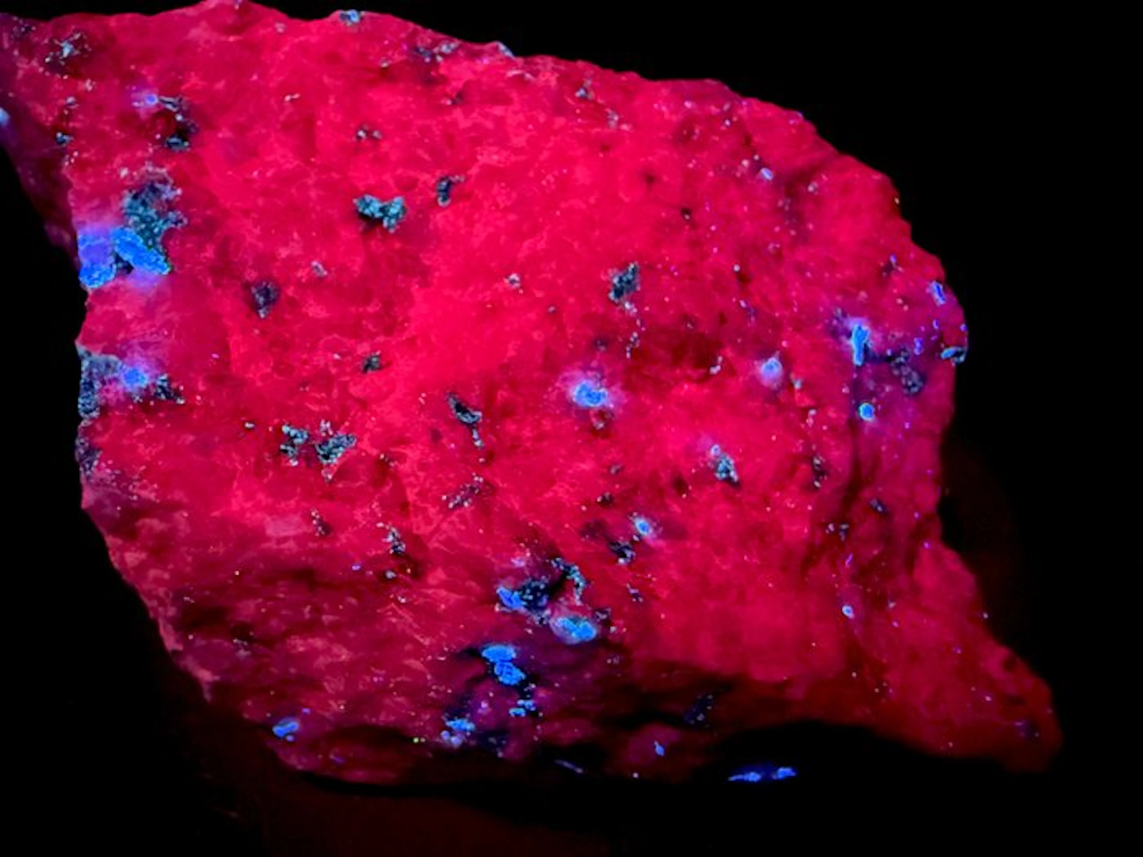 Extremely rare bright katayamalite in albite! Fluorescent...