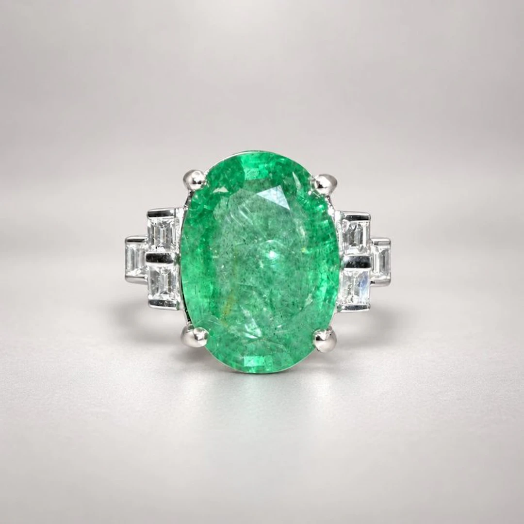 Ring - 18 kt. White gold - 5.34ct. tw. Emerald - Diamond - Green