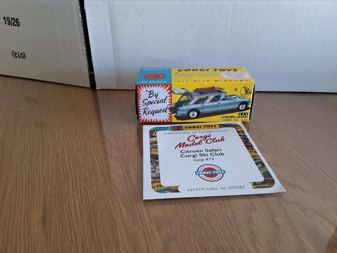Corgi 1:43 - Model car - Citroën Safari Corgi Ski Club...