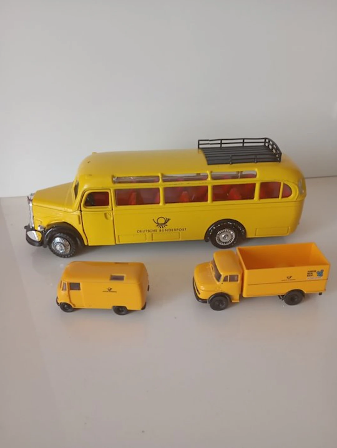 NZG Modelle 1:43 - Model car (3) - Mercedes Benz Omnibus O 3500