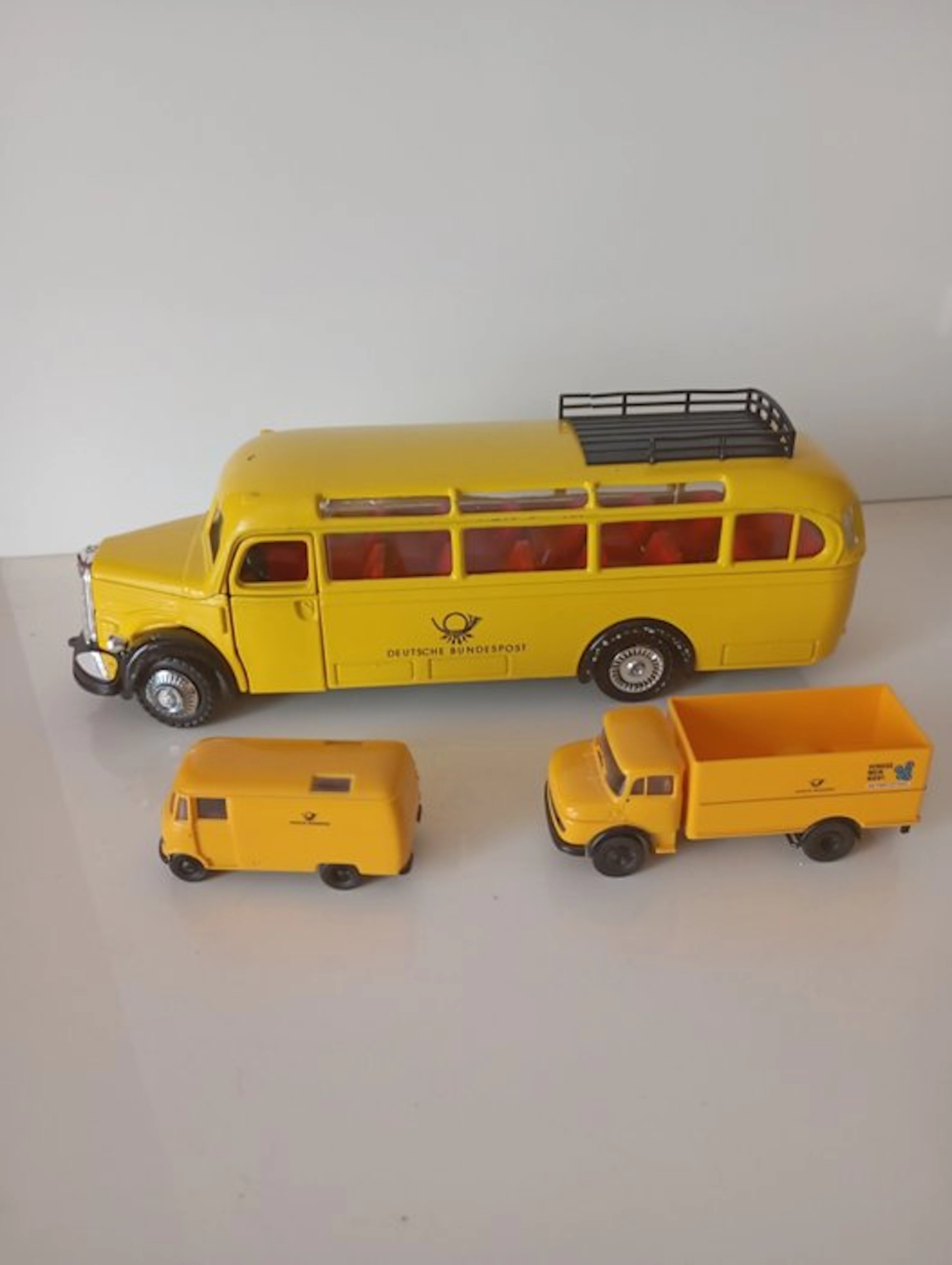 NZG Modelle 1:43 - Model car (3) - Mercedes Benz Omnibus O 3500