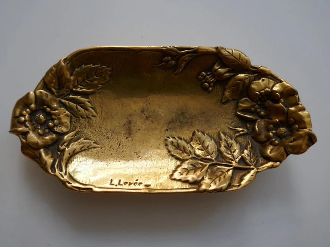 Decorative tray - France - signed by Levèe