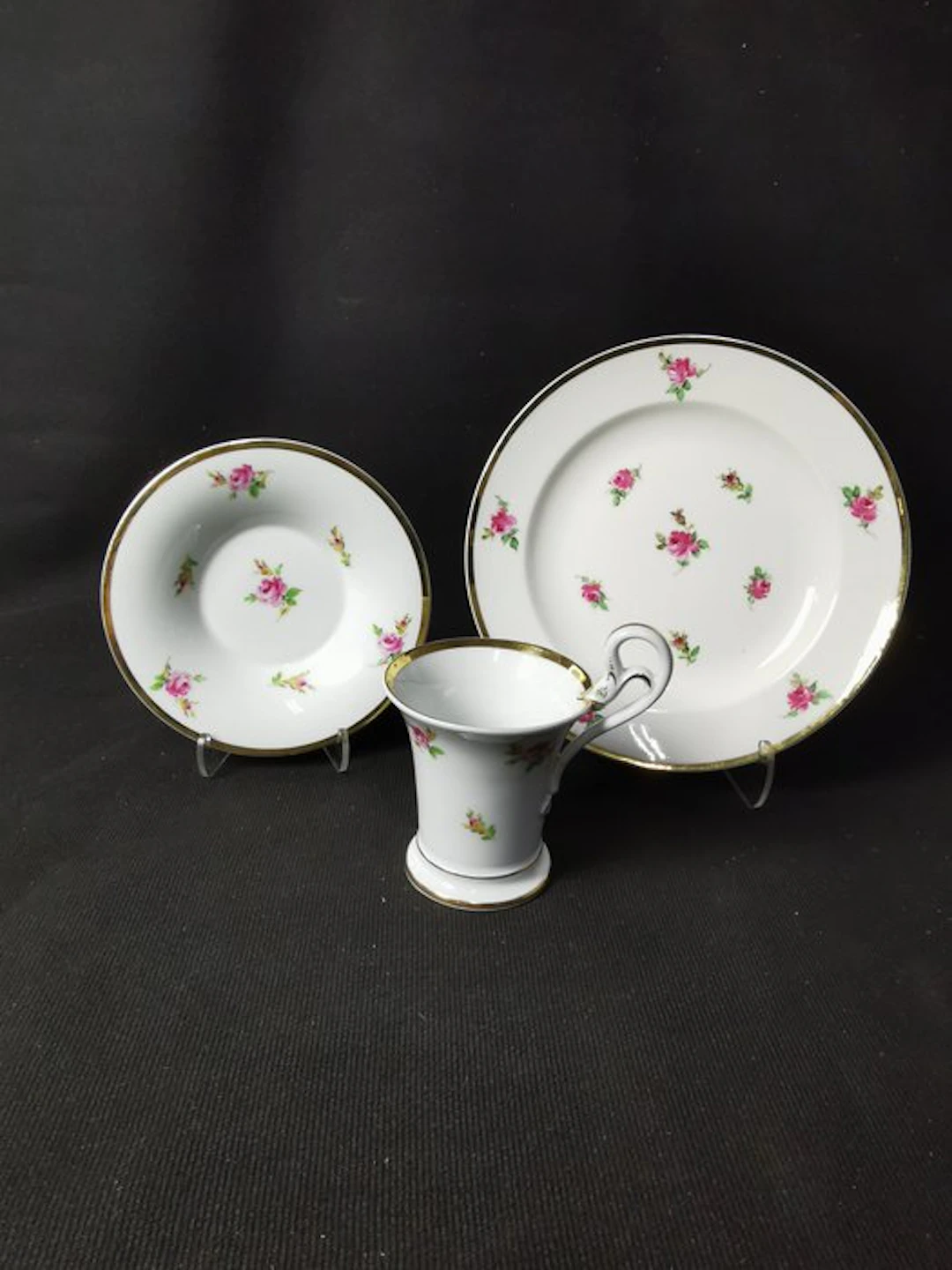 Meissen - Rosa rossa - Tazza da caffè con piattini...