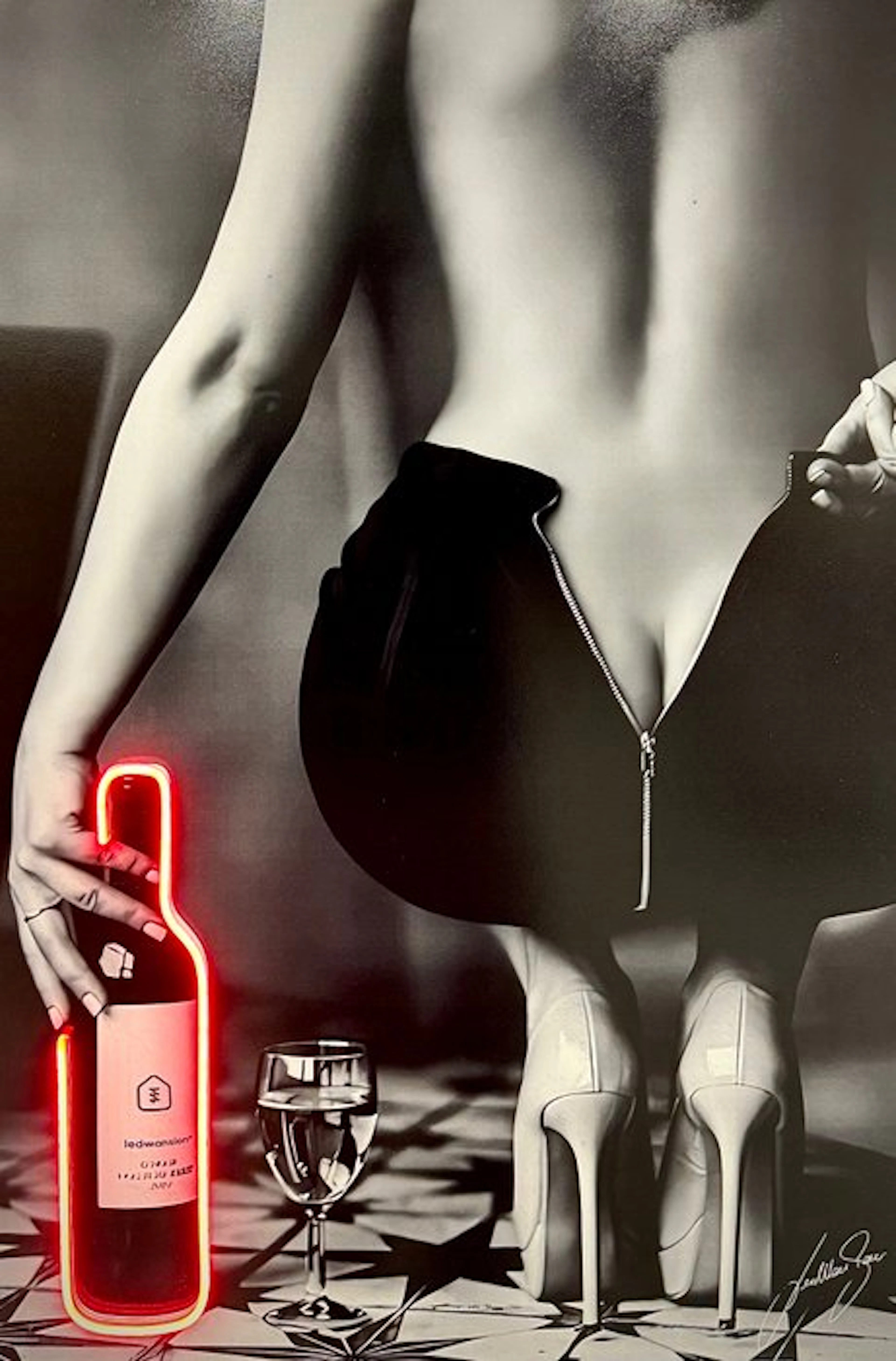 LEDMansion - "Seduction & Wine" - Wine Girl V.1. 50x75cm | Led Wall Artwork