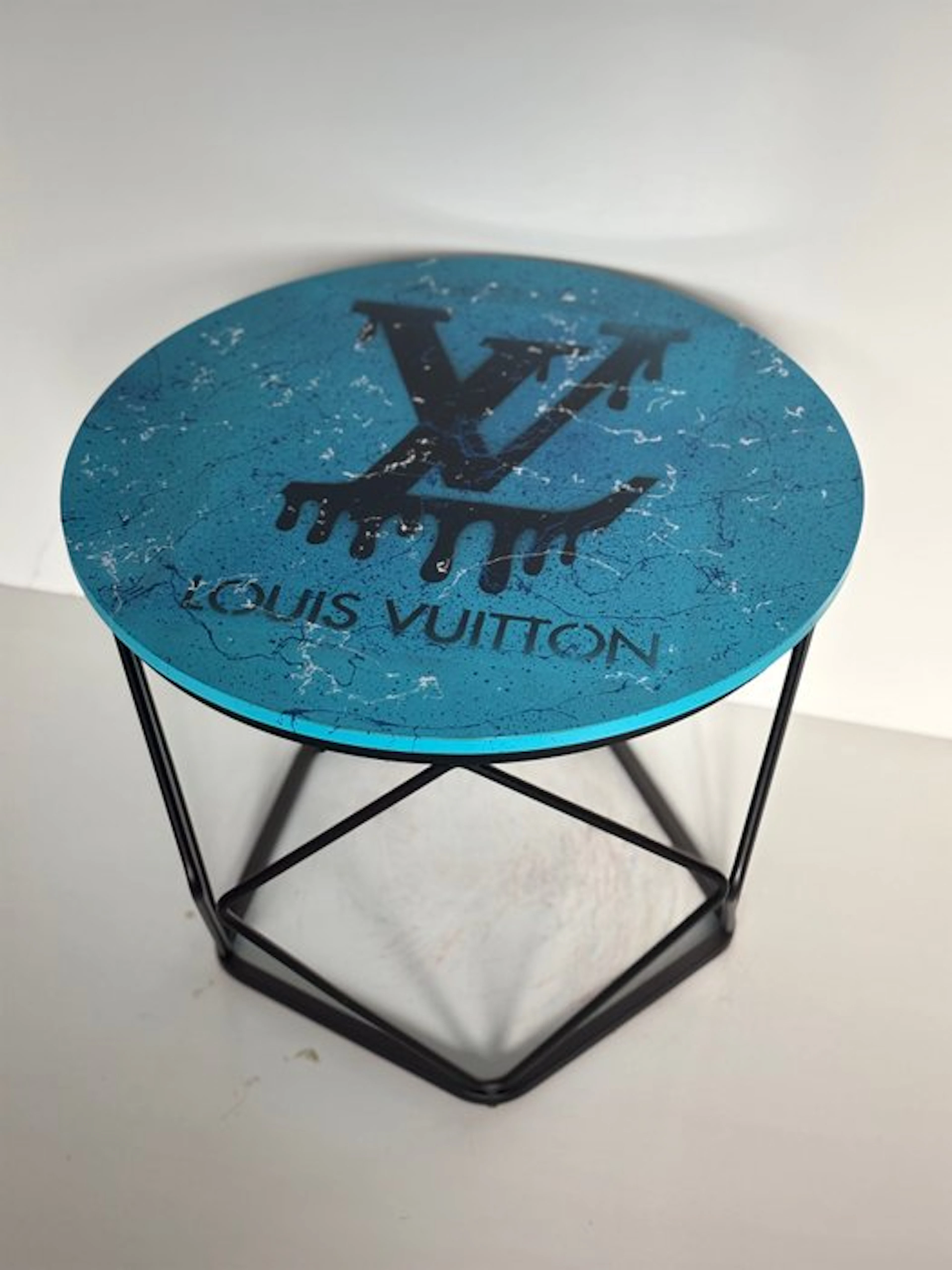 Rob VanMore - Tea-time by Louis Vuitton - ø50cm