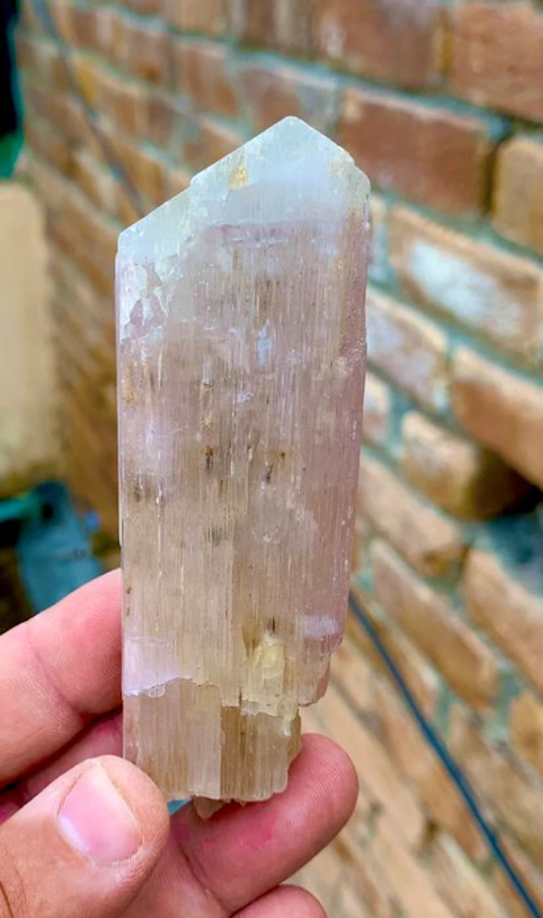 Kunzite Crystal - Height: 102 mm - Width: 32 mm - 150 g - (1)