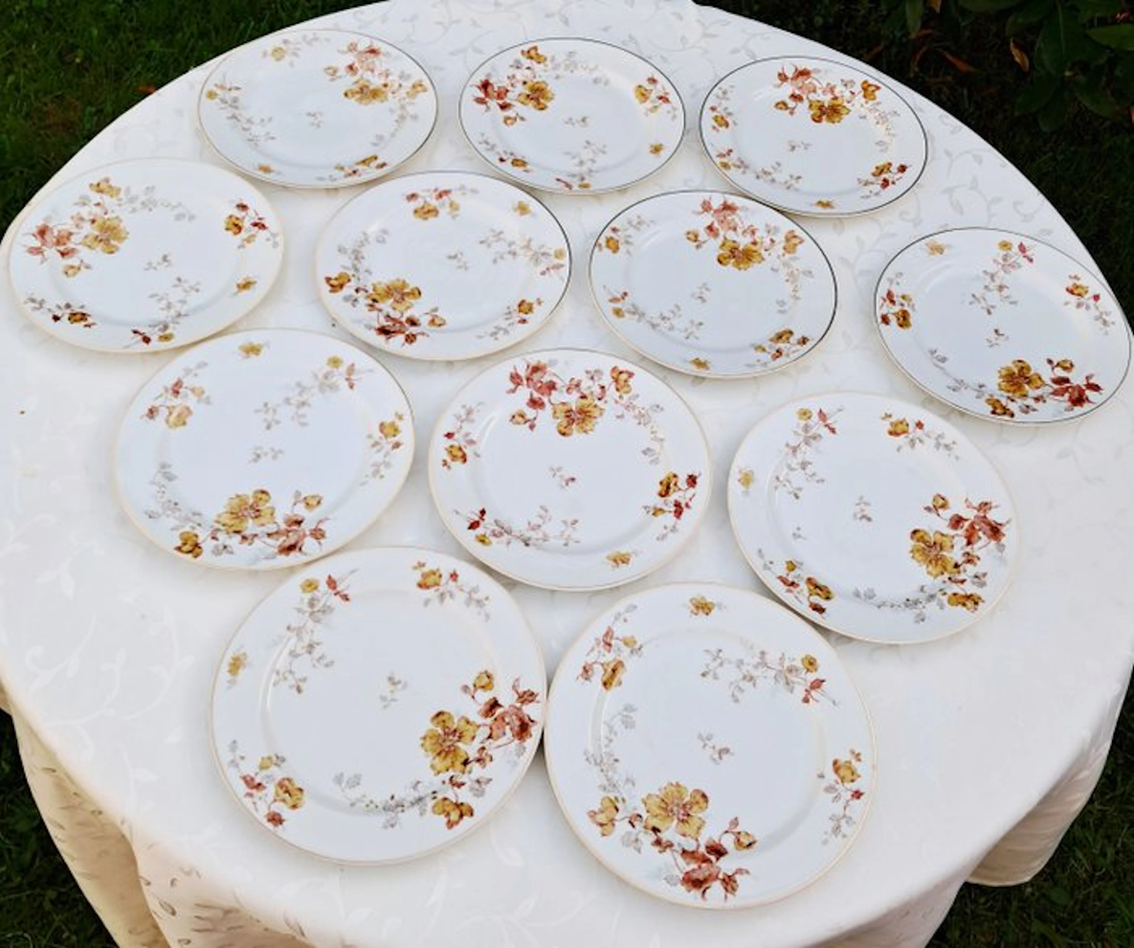 Limoges - Dinner set for 12 (12) - Porcelain