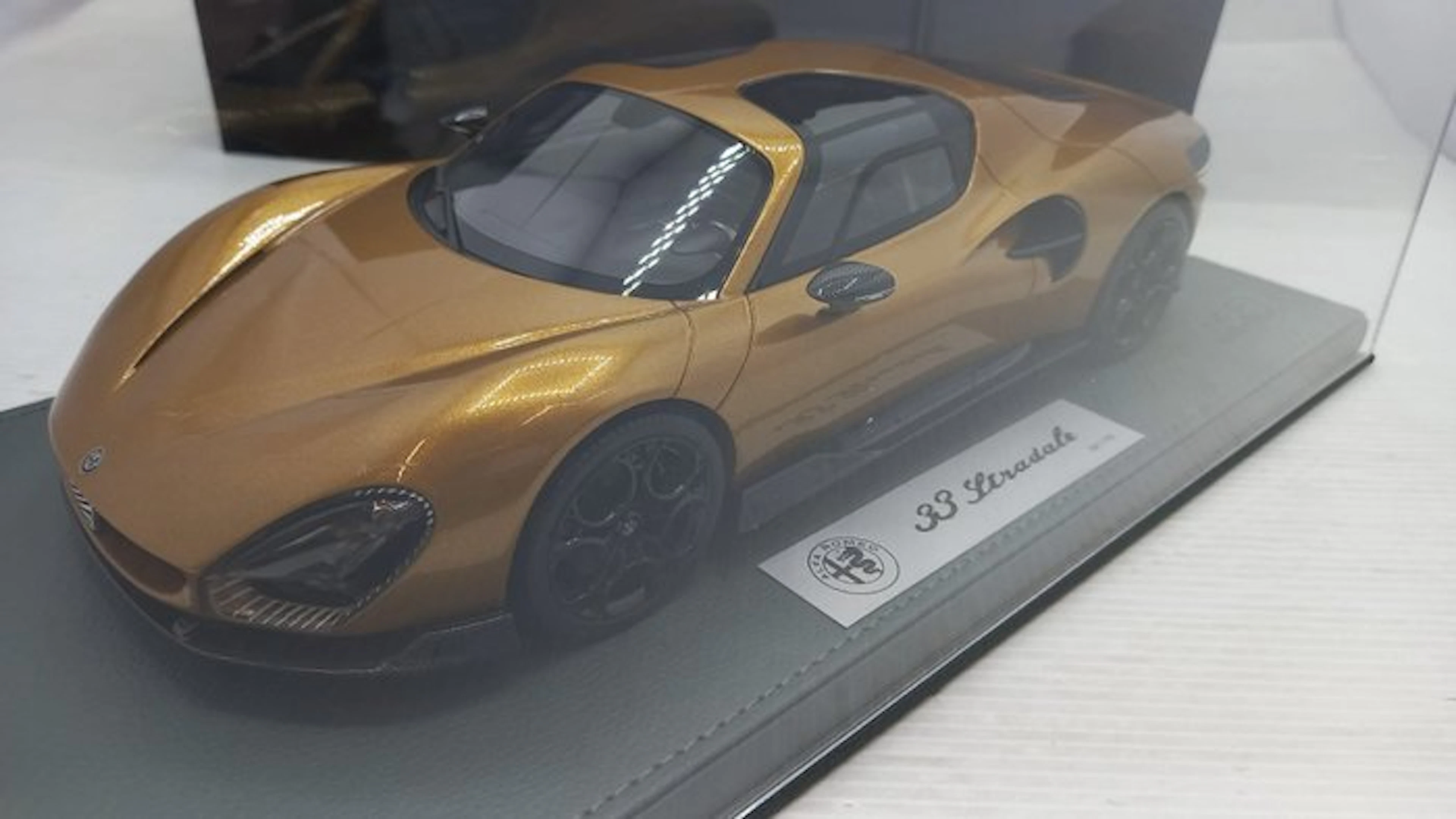 BBR 1:18 - Model car - Alfa Romeo 33 Stradale - (cod.O28)