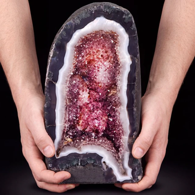 Vivid Amethyst - 36x18x18 cm - Geode- 13.7 kg