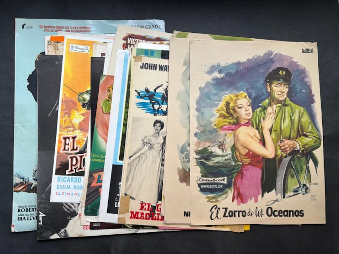 Anonymous - Lot of 40 Spanish Cinema Guides - 1940s