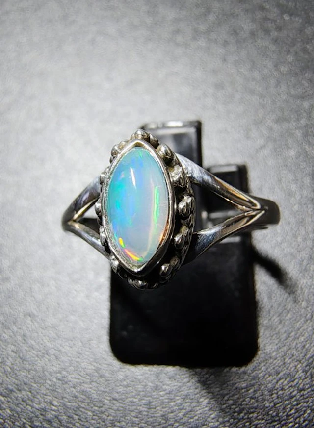 Ring in 925 silver with natural Ethiopian opal – Marquise...