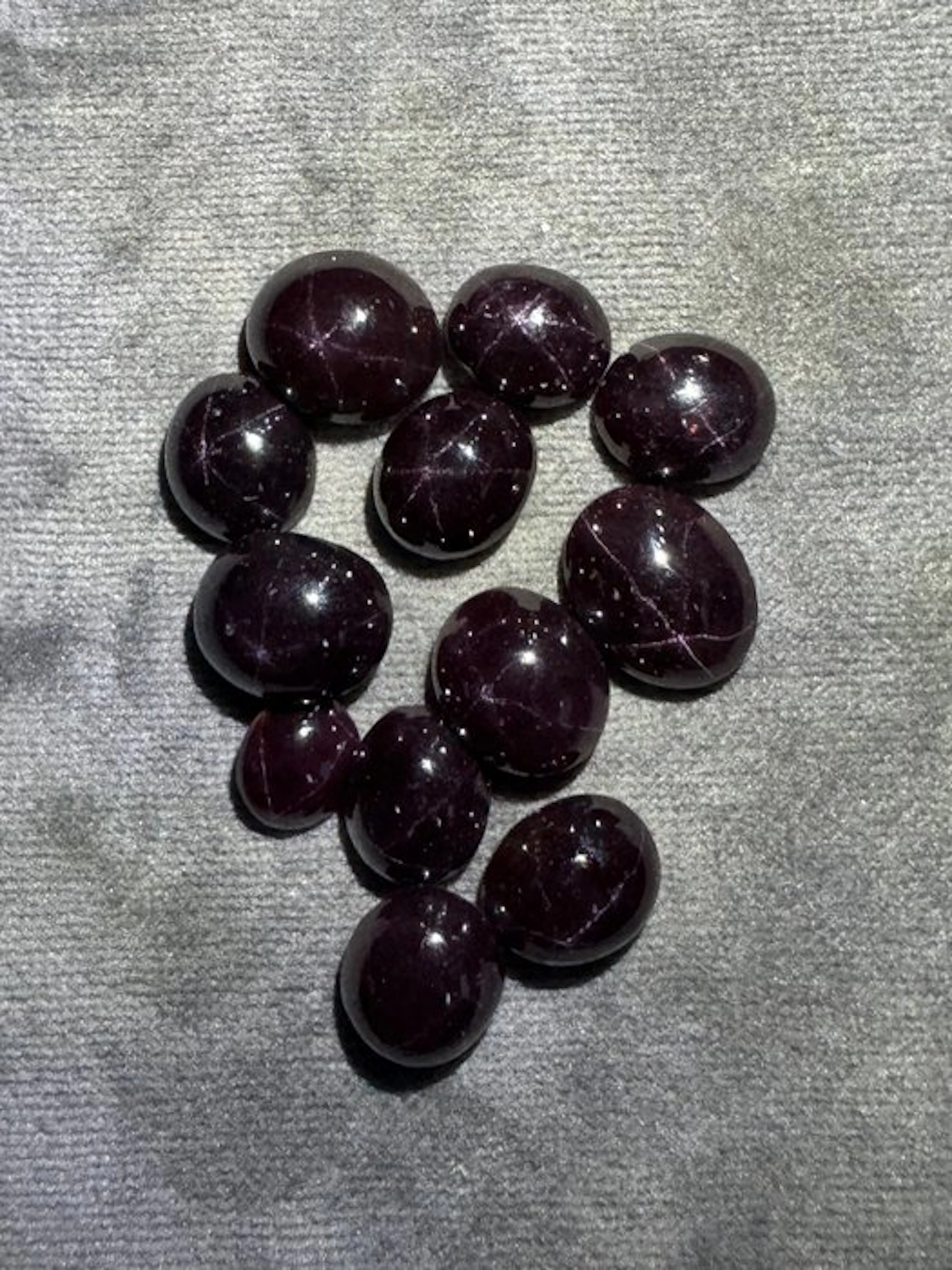 Set of 12 Star Garnet cabochons – 75 carats Cabochons- 15 g - (12)