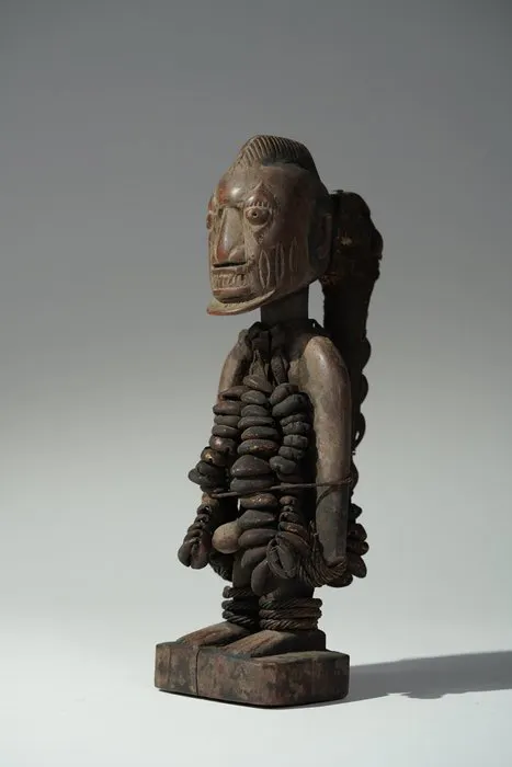 A wooden sculpture - Yoruba - Nigeria (No reserve price)