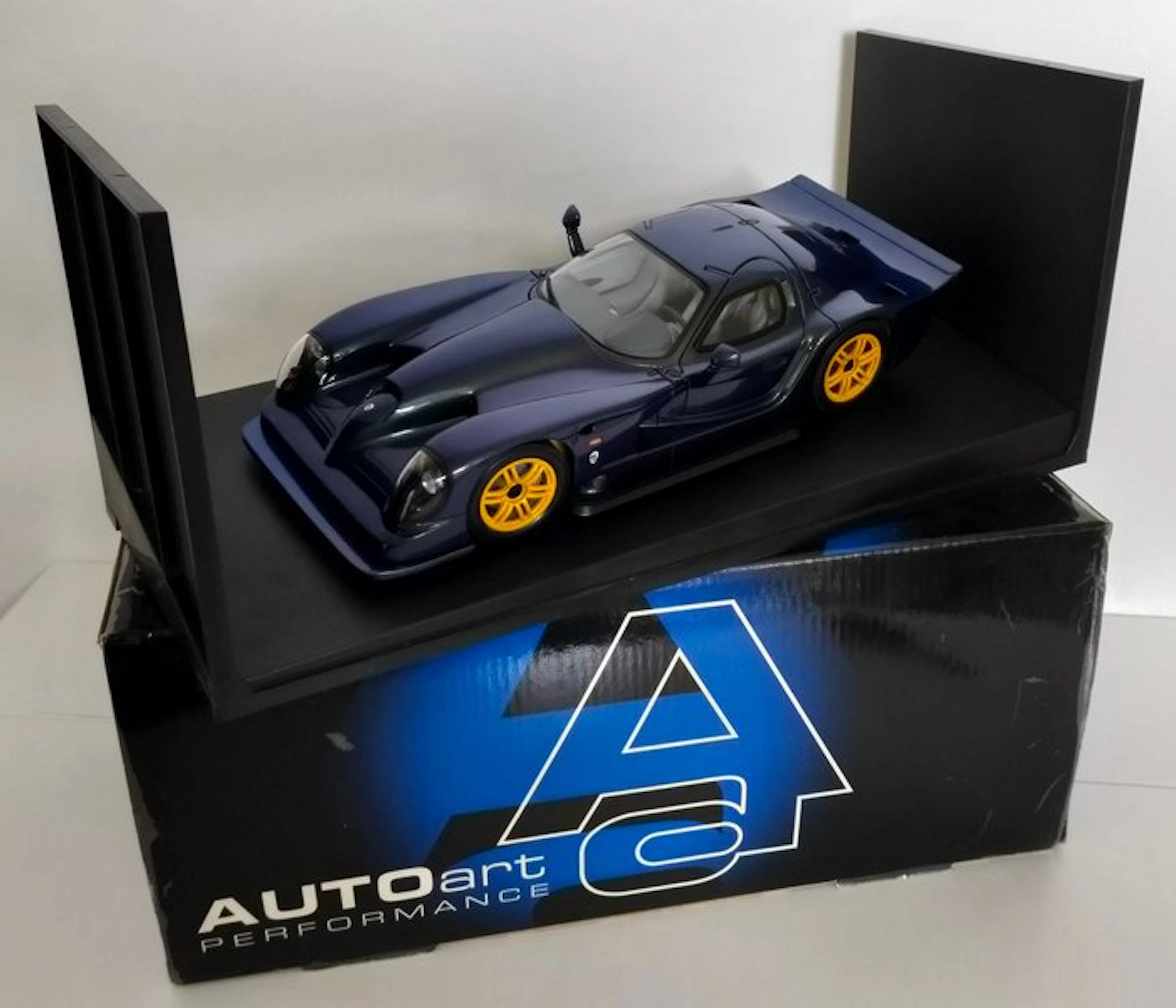 Autoart 1:18 - Model car - Panoz Esperante GTR-1 - Street / Homologation