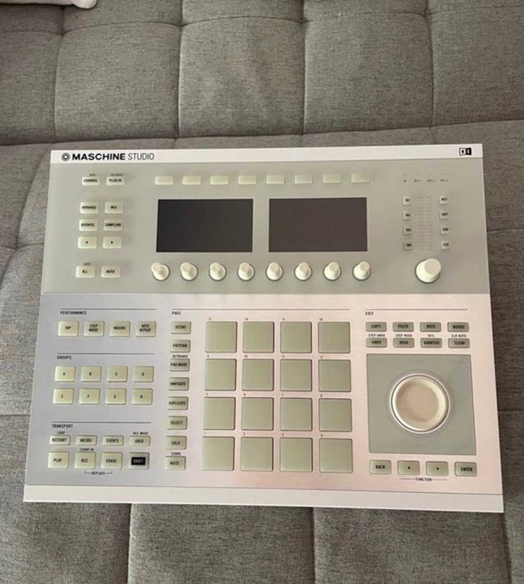 Native Instruments - Maschine Studio USB/MIDI control surface