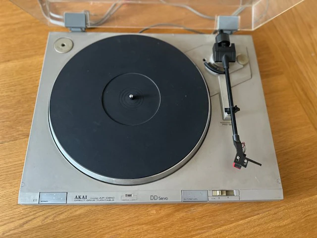Akai - AP-D210 Direct-Drive Auto-Return Turntable