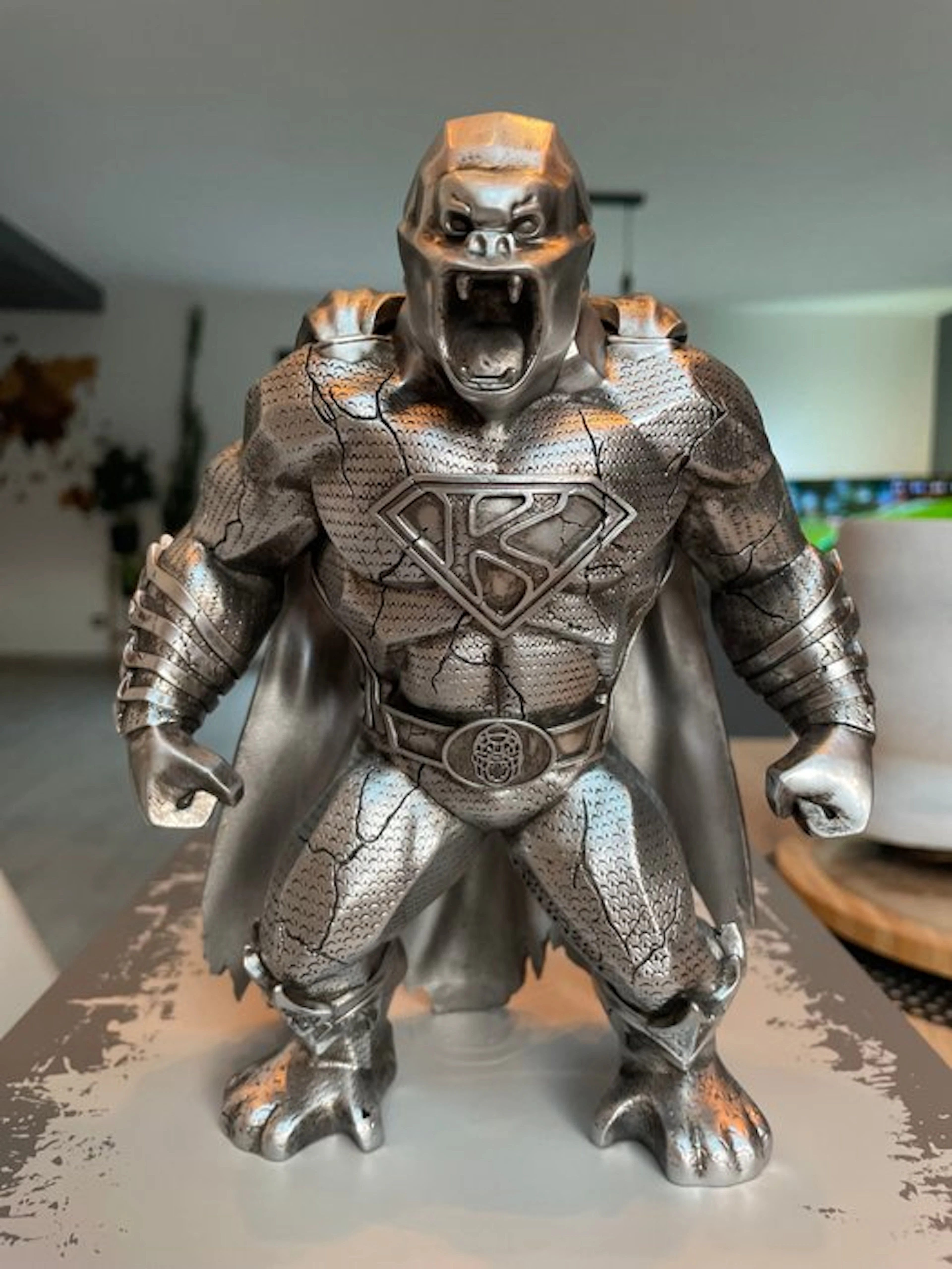 Richard Orlinski (1966) - Sculpture, Kong Fallen Hero - 20 cm - Resin - 2026