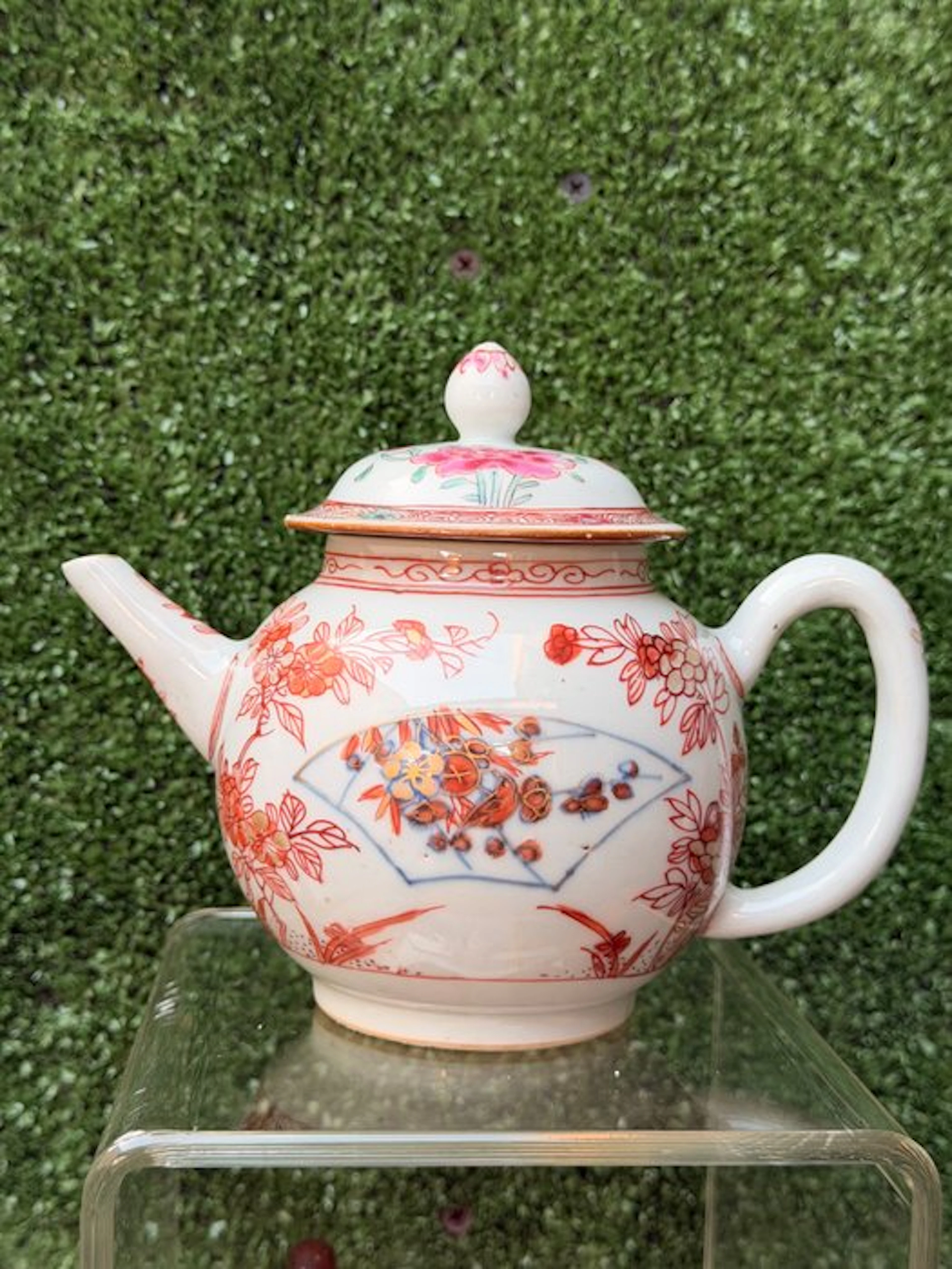 Porcelain teapot - famille rose - China - Qianlong (1736-1795)