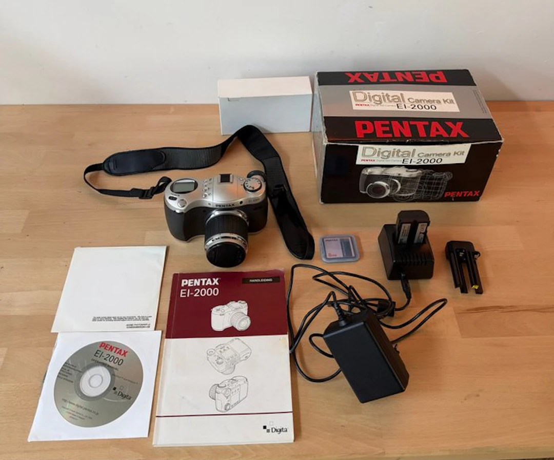 Pentax EI-2000 Digital camera