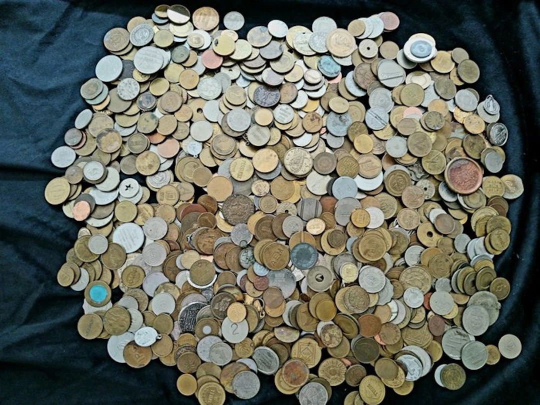 Europe. 1,5 KG vintage tokens, medals, jetons, exonumia. (No reserve price)