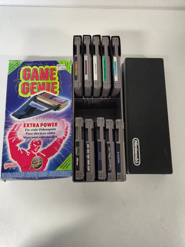 Nintendo - Nes - NES Storage Case original & Game Genie...