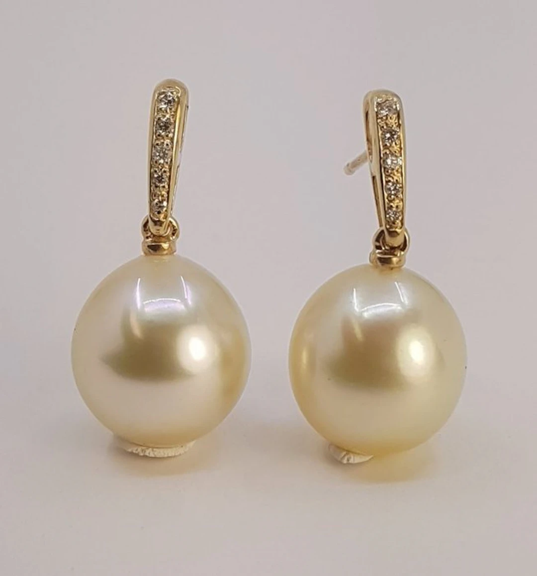 Earrings - 14 kt. 11x12mm Golden South Sea Pearls, Yellow gold - 0.08ct. tw.